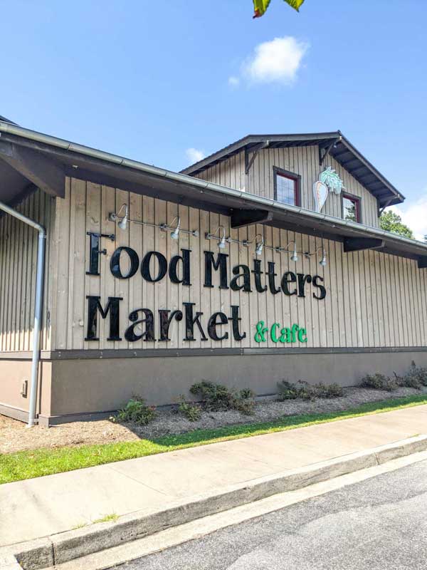 Exterior of local Brevard grocery store Food Matters Market