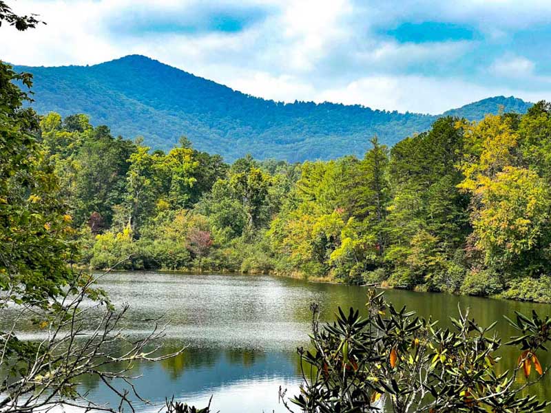 A view of mountains and green trees surrounding Lake Powhatan