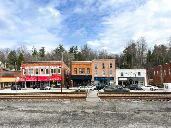 Shops and restaurants of downtown Saluda NC