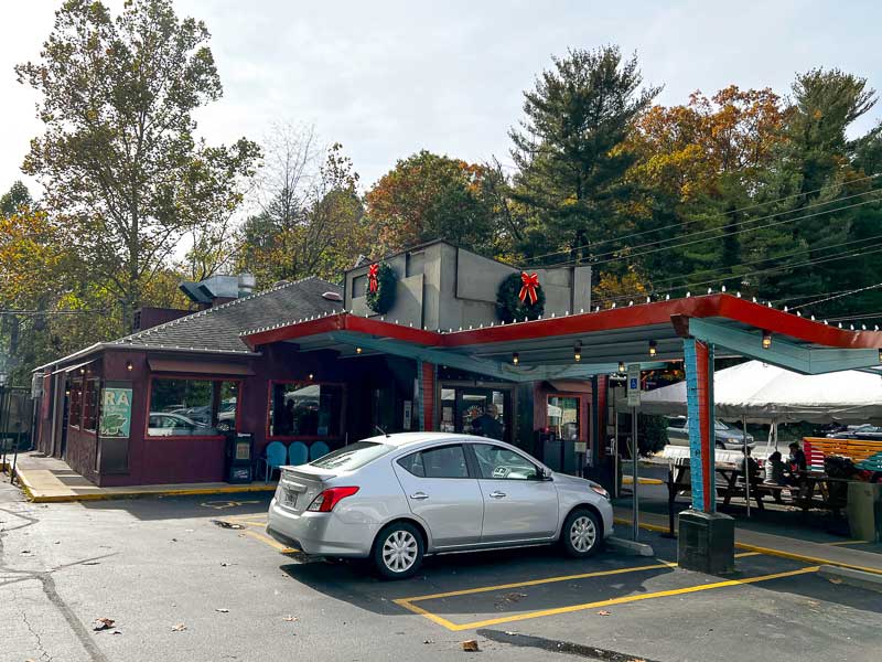 Exterior of Luella's Merrimon location in North Asheville decorated for Christmas