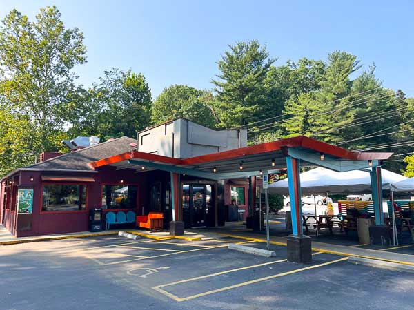 Exterior of Luella's BBQ in north Asheville