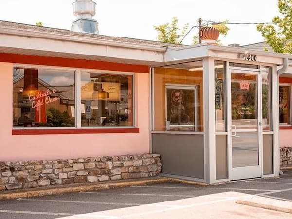 Exterior of Regina's in West Asheville